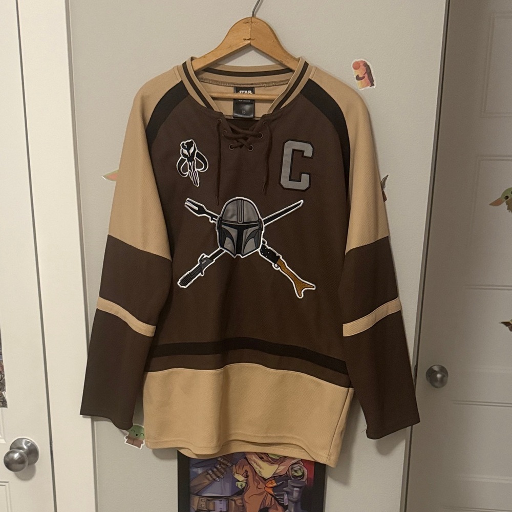 Star Wars The Mandalorian Din Djarin Hockey Jersey, Brown and Cream